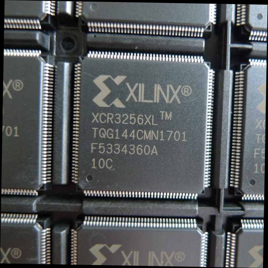 XCR3256XL-10TQG144C 1